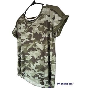 Lucky Brand size large green camo short sleeve top